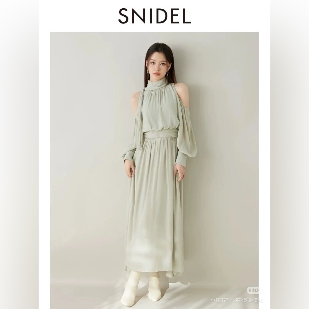 Snidel Women's Cold Shoulder Dress Green